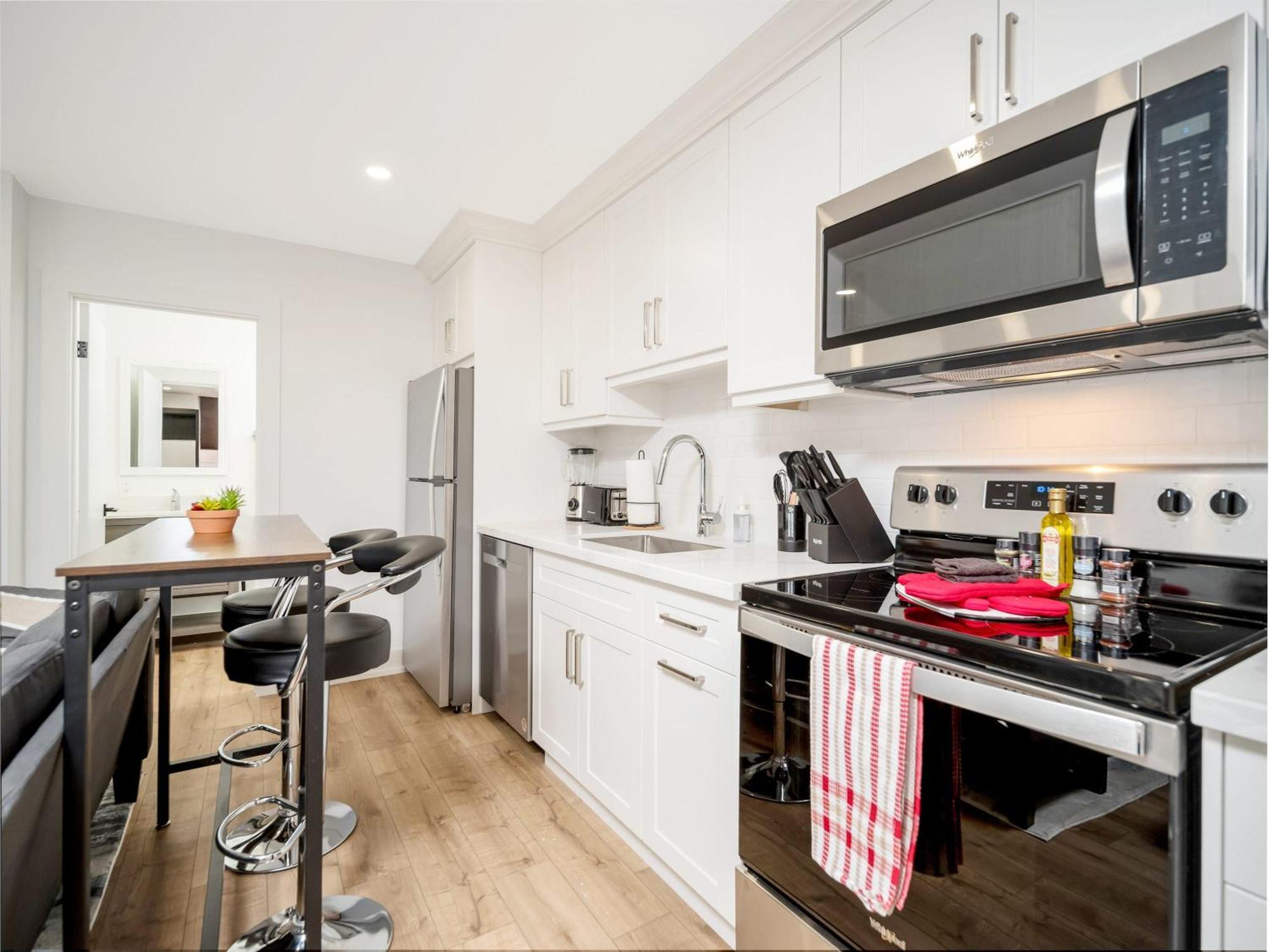 Cozy Studio Apt - Corktown Hamilton - Near Dt Apartment Bagian luar foto